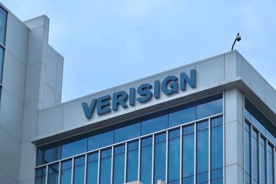Is Wall Street Bullish or Bearish on VeriSign Stock?