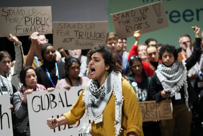 Cop29 draft deal on verge of collapse as small island nations walk out