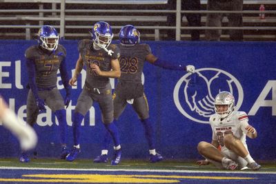 UNLV gave up a hilarious safety to San Jose State after delaying the game for a dry ball