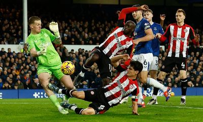 Brentford keep Everton at arm’s length after Christian Nørgaard’s red card