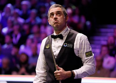 Ronnie O'Sullivan ousted from UK Championship in first-day upset after Barry Hawkins comeback