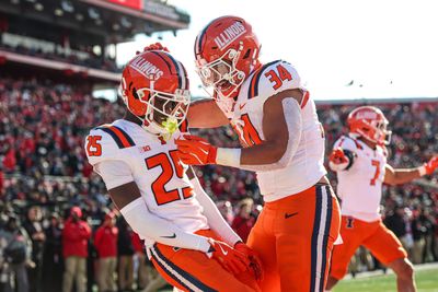 Illinois rocks Rutgers on fourth-and-13 TD pass in final seconds