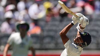 Watch: Yashasvi Jaiswal's Sehwag-like bravado to bring up his Test century in Perth