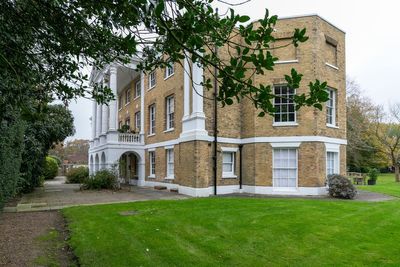 Apartment within 'Arcadian' historical house in Hampton Court on sale for 1.2m