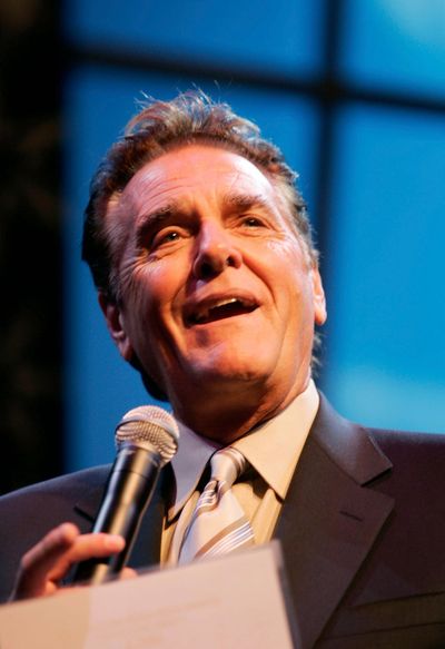 Chuck Woolery, smooth-talking game show host of 'Love Connection' and 'Scrabble,' dies at 83