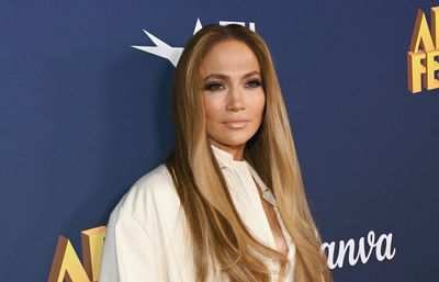 Jennifer Lopez is Officially Returning to Romantic Comedy with 'Office Romance'