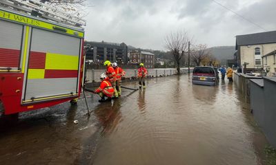 Pontypridd residents make frantic efforts to protect homes as river floods