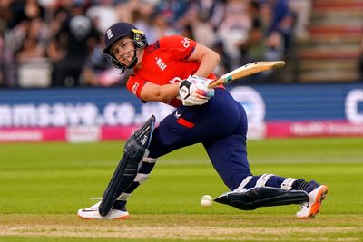 Nat Sciver-Brunt leads England to victory over South Africa in T20 opener