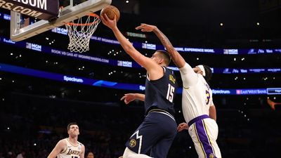 Nikola Jokić Only Needed One Hand to Score Over Three Lakers’ Defenders