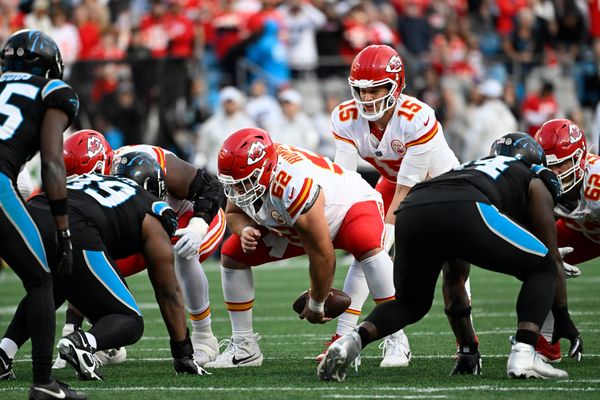 Rising TE gives Chiefs an early lead over Panthers in…