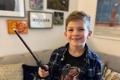 Young Harry Potter fan given wand by kind stranger after losing his