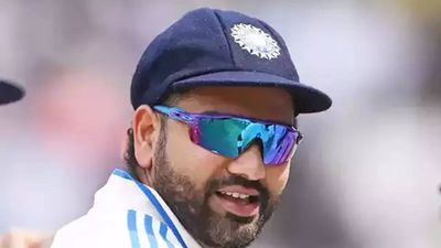 Rohit Sharma joins Indian team on Day 4 of Perth Test - See Pic