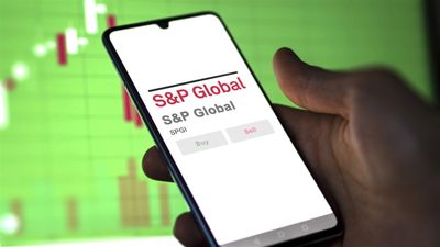 2 Finance Stocks With Competitive Advantages You Can't Ignore