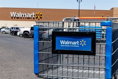 Tailwinds Drive Walmart Higher, Uptrend Shows No Signs of Slowing