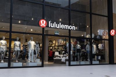 Q3 Earnings Indicate On Holdings May Outperform Lululemon in 2024