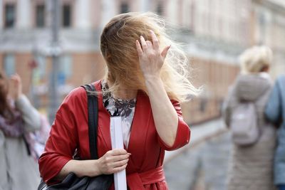 How to wind and rain-proof your hairstyle