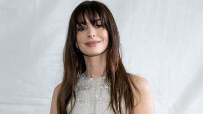 Anne Hathaway's bedroom uses simple, farmhouse furniture as a grounding backdrop for bold accents – I will never think about furnishing in the same way