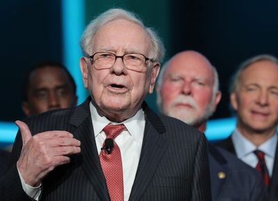 Warren Buffett gives $1 billion of Berkshire Hathaway shares to family charities