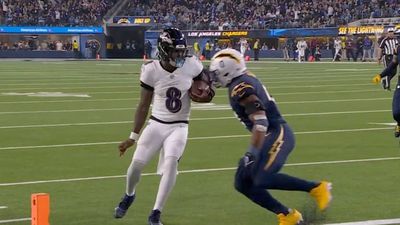 Lamar Jackson Mimics Signature Juke on 'Monday Night Football' Touchdown Run