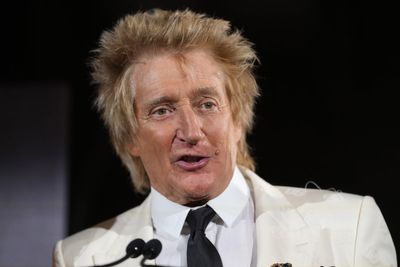 Sir Rod Stewart to play Glastonbury 2025 'legends' slot