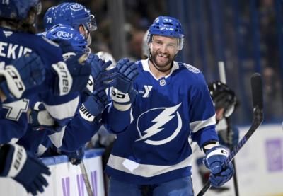 Tampa Bay Lightning Dominates Colorado Avalanche In 8-2 Win