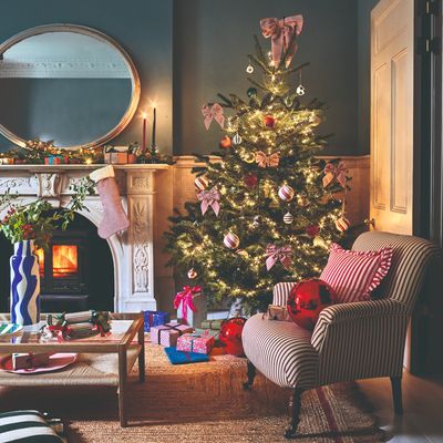 We’ve ended all the debates - this is the day you should put your Christmas decorations up, according to experts