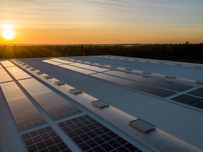 What's Going On With Maxeon Solar Technologies Stock Today?
