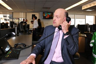 Bitcoin Loses Billions in Value After Infamously 'Cursed' Business TV Host Jim Cramer Calls It a 'Winner'