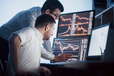 2 'Strong-Buy' Energy Dividend Stocks With 51% to 72% Upside in 2025
