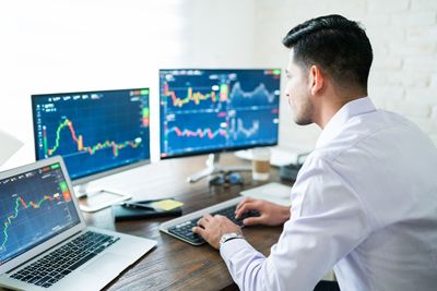 This Dividend Stock Yielding 5% Hasn't Made Money for Buffett, But Could It Work for You?
