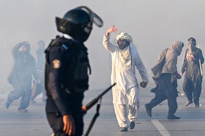 Pakistan police crackdown clears Imran Khan protesters from Islamabad