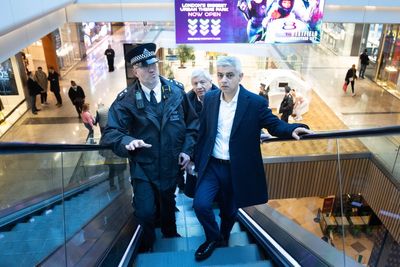 Met steps up patrols for Christmas shopping period, as mayor asks Londoners to 'stay alert'