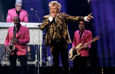 Rod Stewart claims Glastonbury legends slot will cost him $300,000