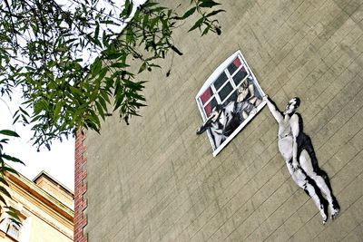 Banksy’s iconic Well Hung Lover to be sold with Bristol building it is painted on