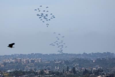 Jordanian Airplanes Drop Aid Into Gaza Strip After Months