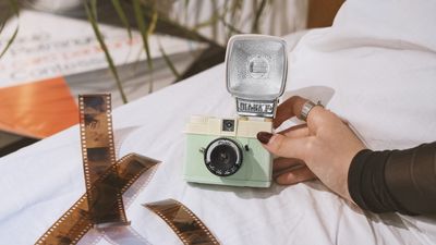 Lomography joins half-frame bandwagon with the cute, cheap Lomourette