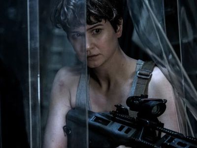 Katherine Waterston Also Wants to See Ridley Scott Finish His Alien Saga