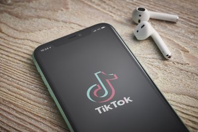 TikTok finally admits beauty filters impact sense of self, limits feature for teens