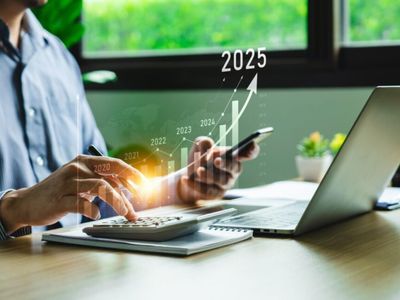 2025 Stock Playbook: Tap Into AI's $1 Trillion Potential, US Growth Opportunities