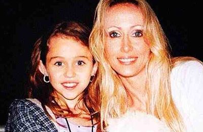 Miley Cyrus’ mum made her wear 250 hair extensions during her rise to fame