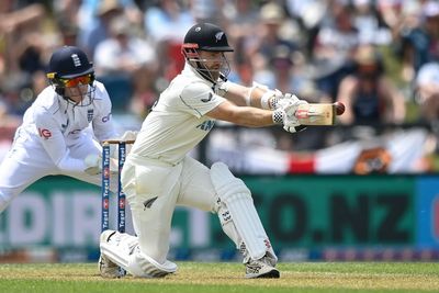 Kane Williamson returns to frustrate England