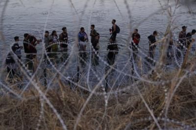 Federal Appeals Court Blocks Border Patrol From Cutting Razor Wire