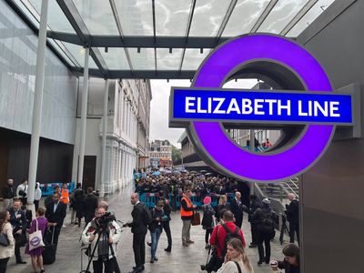 Elizabeth Line in trouble: After signals chaos, an overtime ban and New Year’s Eve strike