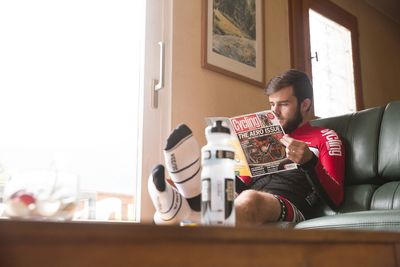 How many rest days should a cyclist take each week?