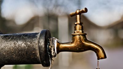 How to protect an outside faucet from freezing in winter – in 4 simple steps