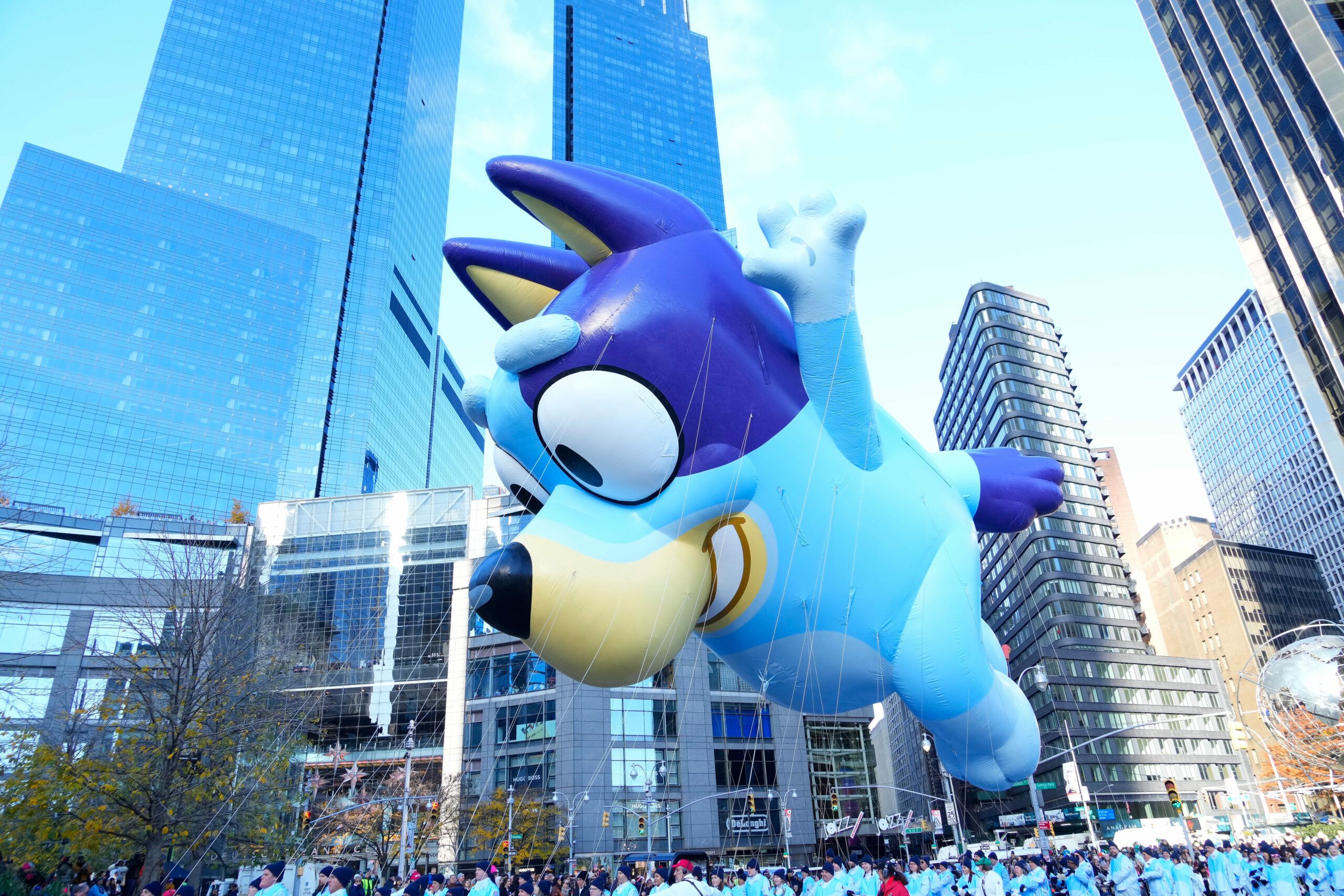 the-bluey-balloon-horrifyingly-popped-during-inflation