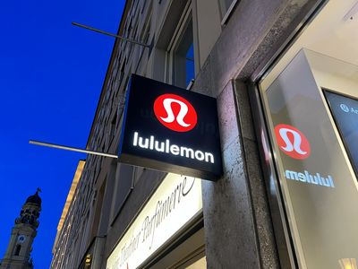 Are Wall Street Analysts Bullish on Lululemon Stock?