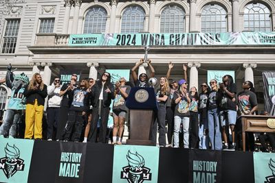 New York Liberty and mascot Ellie The Elephant attend rainy Macy’s Thanksgiving Day Parade