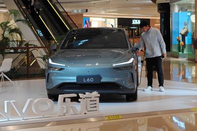 Analysts mixed on Tesla's Chinese rivals