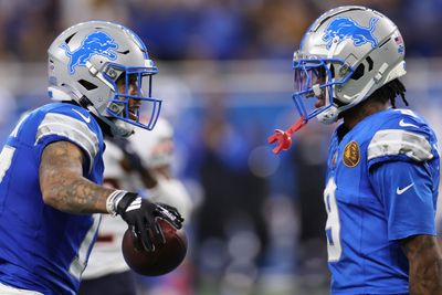 Lions WR Jameson Williams hurdles Bears DB Kevin Byard III on end around